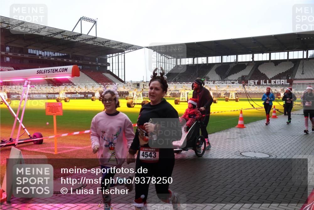 07.12.2025 - St. Pauli X-Mass-Run No. 15 Luisa Fischer http://msf.ph/oto/9378250 07.12.2025 10:29:22 Ziel 5, 4543, 441, 446, 4265, 161, 165, 412, 1095, 1308, 1330, 1566, 2046, 2051, 2397, 2874, 2912, 2913, 3209, 3218, 3299, 3377, 3669, 3938, 3942, 4037, 4073, 4250, 4265, 4291, 4414, 4446, 4449, 4450, 4543, 4544 meine-sportfotos.de