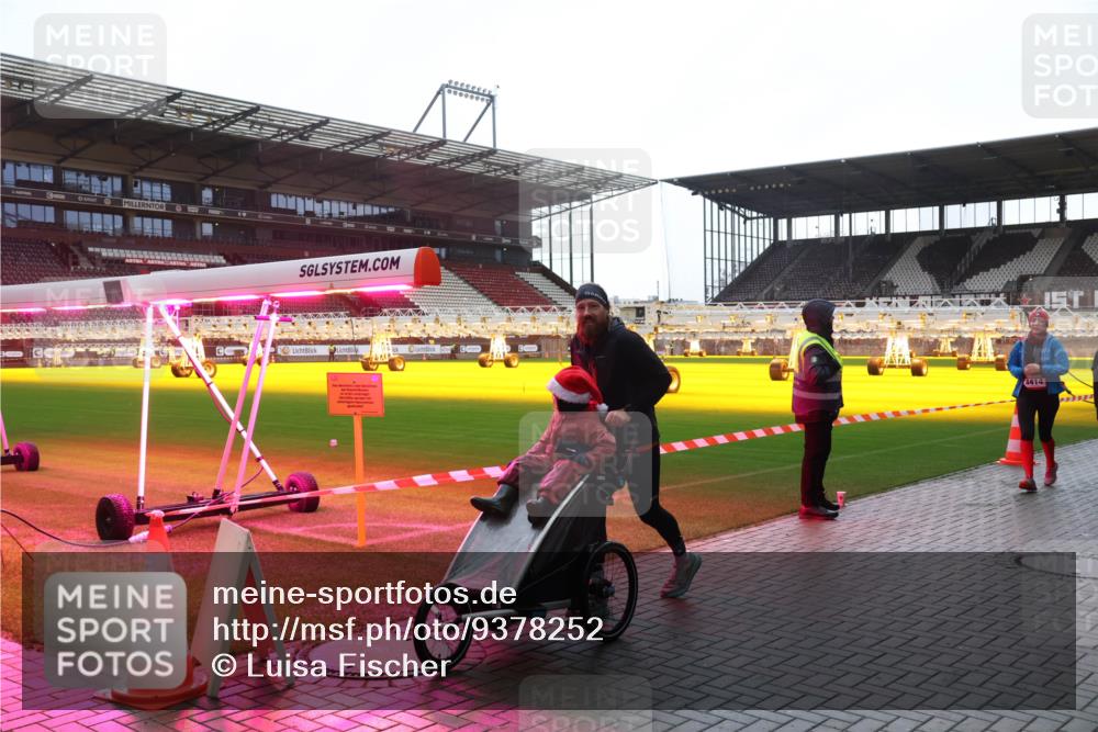 07.12.2025 - St. Pauli X-Mass-Run No. 15 Luisa Fischer http://msf.ph/oto/9378252 07.12.2025 10:29:24 Ziel 4414, 161, 165, 1095, 1308, 1330, 1566, 2046, 2051, 2397, 2874, 2912, 2913, 3209, 3218, 3299, 3377, 3669, 3938, 3942, 4073, 4265, 4291, 4414, 4446, 4449, 4450, 4543, 4544 meine-sportfotos.de