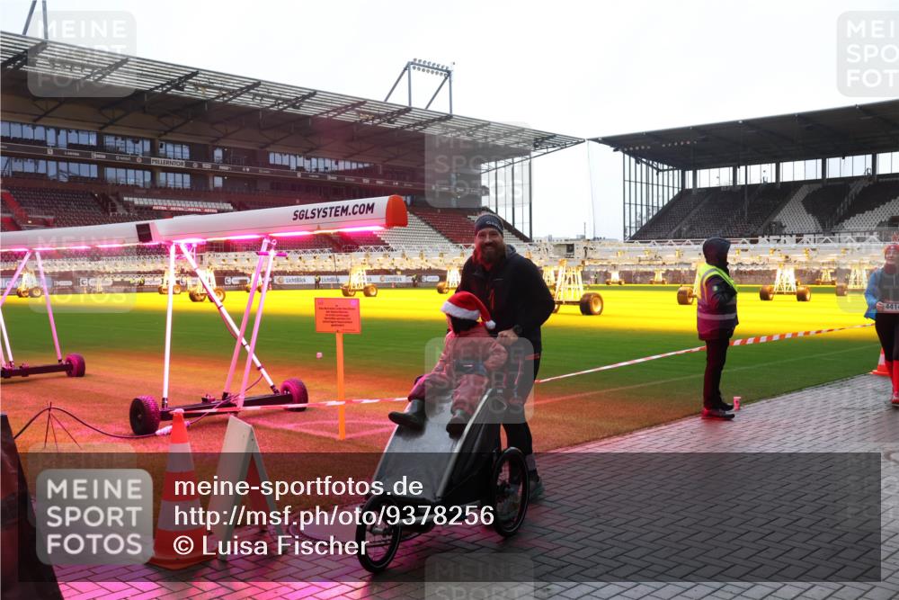 07.12.2025 - St. Pauli X-Mass-Run No. 15 Luisa Fischer http://msf.ph/oto/9378256 07.12.2025 10:29:24 Ziel 4414, 161, 165, 1095, 1308, 1330, 1566, 2046, 2051, 2397, 2874, 2912, 2913, 3209, 3218, 3299, 3377, 3669, 3938, 3942, 4073, 4265, 4291, 4414, 4446, 4449, 4450, 4543, 4544 meine-sportfotos.de