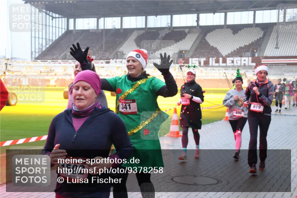 07.12.2025 - St. Pauli X-Mass-Run No. 15 Luisa Fischer http://msf.ph/oto/9378258 07.12.2025 11:09:29 Ziel 15, 1502, 341, 495, 1, 496, 619, 44, 51, 335, 338, 341, 495, 496, 558, 619, 1110, 1136, 1138, 1140, 1205, 1211, 1260, 1412, xxxx, 1464, 1502, 1511, 1574, 2070, 2879, 2898, 4471 meine-sportfotos.de