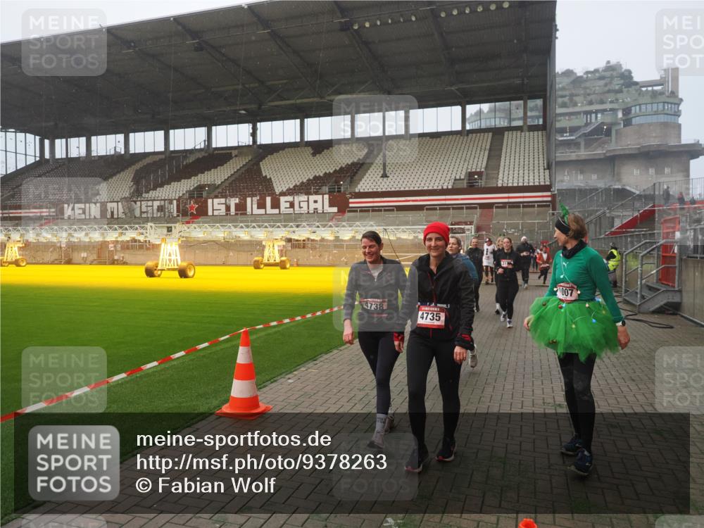 07.12.2025 - St. Pauli X-Mass-Run No. 15 Fabian Wolf http://msf.ph/oto/9378263 07.12.2025 10:06:52 Ziel 217, 366, 867, 972, 975, 1007, 1103, 1505, 1735, 1736, 2129, 3189, 3330, 3333, 3970, 3971, 4735, 4738 meine-sportfotos.de