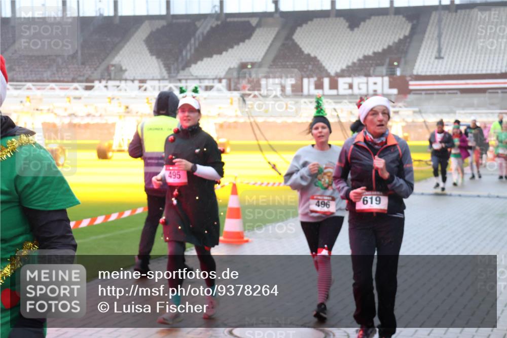 07.12.2025 - St. Pauli X-Mass-Run No. 15 Luisa Fischer http://msf.ph/oto/9378264 07.12.2025 11:09:30 Ziel 1, 495, 496, 619, 44, 51, 335, 338, 341, 495, 496, 558, 619, 1110, 1136, 1138, 1140, 1205, 1211, 1260, 1412, xxxx, 1464, 1502, 1511, 1574, 2070, 2879, 2898, 4471 meine-sportfotos.de