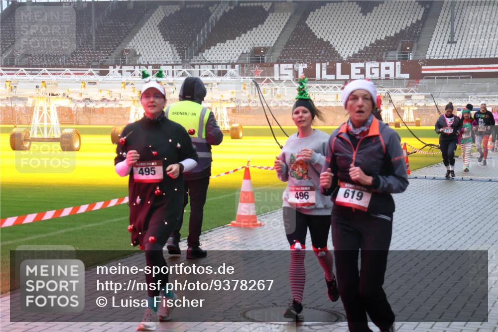 07.12.2025 - St. Pauli X-Mass-Run No. 15 Luisa Fischer http://msf.ph/oto/9378267 07.12.2025 11:09:30 Ziel 495, 496, 619, 1211, 1205, 39, 1140, 44, 51, 335, 338, 341, 495, 496, 558, 619, 1110, 1136, 1138, 1140, 1205, 1211, 1260, 1412, xxxx, 1464, 1502, 1511, 1574, 2070, 2879, 2898, 4471 meine-sportfotos.de