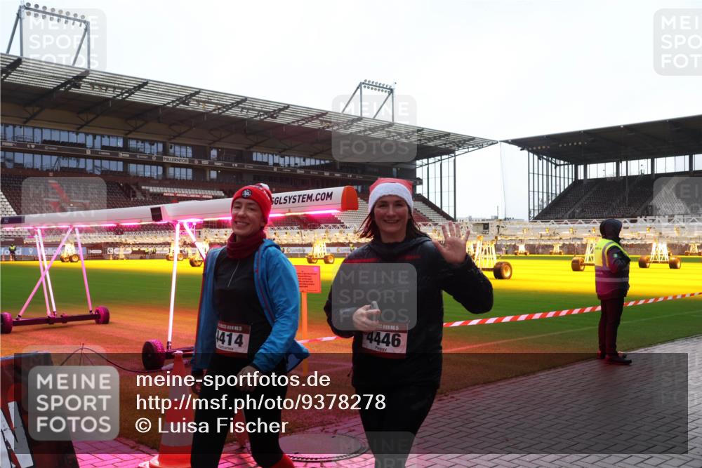 07.12.2025 - St. Pauli X-Mass-Run No. 15 Luisa Fischer http://msf.ph/oto/9378278 07.12.2025 10:29:28 Ziel 414, 15, 4446, 161, 165, 1095, 1308, 1330, 1548, 1550, 1566, 1677, 1842, 2046, 2051, 2397, 2874, 2913, 3115, 3209, 3299, 3669, 3938, 3942, 4073, 4265, 4291, 4414, 4446, 4449, 4450, 4543, 4544 meine-sportfotos.de