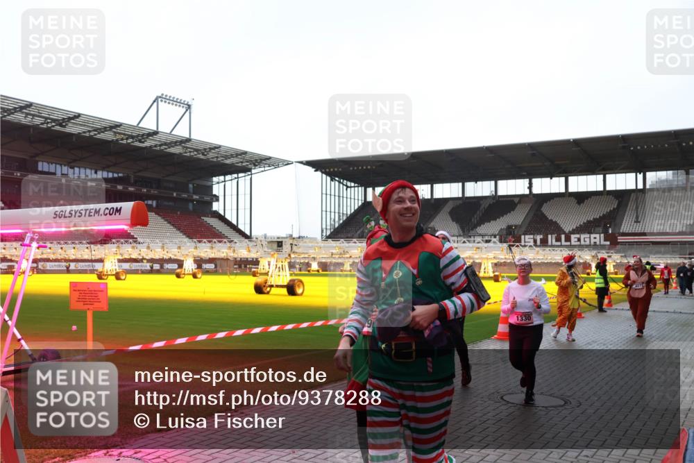 07.12.2025 - St. Pauli X-Mass-Run No. 15 Luisa Fischer http://msf.ph/oto/9378288 07.12.2025 10:29:30 Ziel 1330, 4071, 161, 165, 1095, 1308, 1330, 1548, 1550, 1566, 1677, 1842, 2046, 2051, 2397, 2874, 3115, 3299, 3470, 3669, 3938, 3942, 4073, 4265, 4291, 4414, 4446, 4449, 4450, 4543, 4544 meine-sportfotos.de
