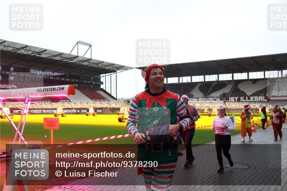 07.12.2025 - St. Pauli X-Mass-Run No. 15 Luisa Fischer http://msf.ph/oto/9378290 07.12.2025 10:29:30 Ziel 1330, 161, 165, 1095, 1308, 1330, 1548, 1550, 1566, 1677, 1842, 2046, 2051, 2397, 2874, 3115, 3299, 3470, 3669, 3938, 3942, 4073, 4265, 4291, 4414, 4446, 4449, 4450, 4543, 4544 meine-sportfotos.de