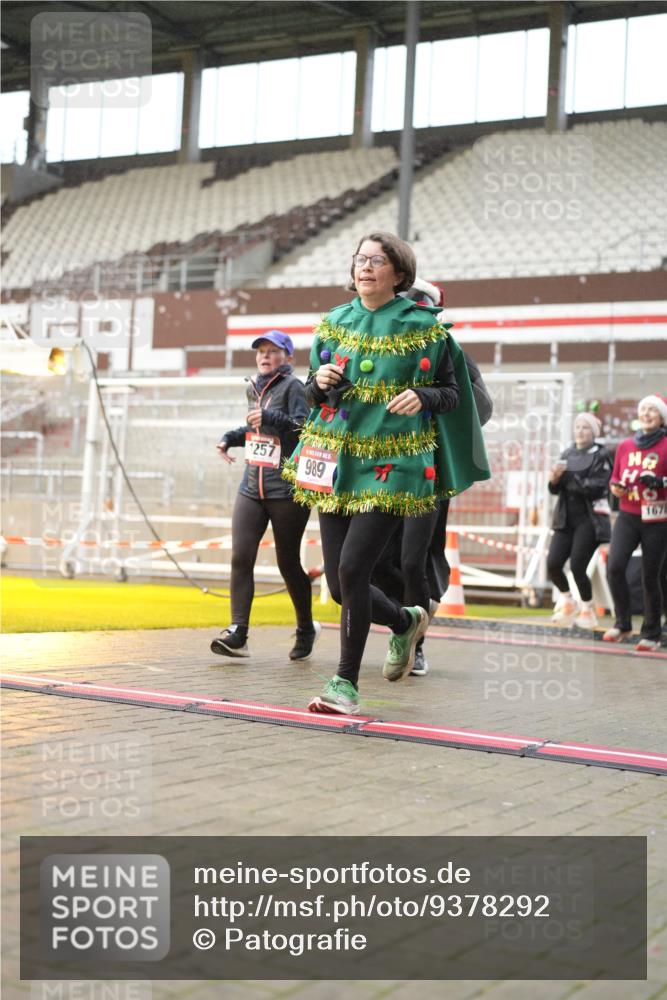 07.12.2025 - St. Pauli X-Mass-Run No. 15 Patografie http://msf.ph/oto/9378292 07.12.2025 10:09:49 Ziel 989, 1026, 1191, 1256, 1257, 1678, 2502, 2504, 2560, 3245, 3246, 3410, 3411 meine-sportfotos.de