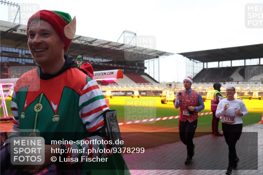 07.12.2025 - St. Pauli X-Mass-Run No. 15 Luisa Fischer http://msf.ph/oto/9378299 07.12.2025 10:29:31 Ziel 130, 1330, 161, 165, 1095, 1308, 1330, 1548, 1550, 1566, 1677, 1842, 2046, 2051, 2397, 2874, 3115, 3299, 3470, 3669, 3938, 3942, 4073, 4265, 4291, 4414, 4446, 4449, 4450, 4543, 4544 meine-sportfotos.de