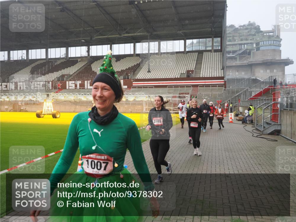 07.12.2025 - St. Pauli X-Mass-Run No. 15 Fabian Wolf http://msf.ph/oto/9378302 07.12.2025 10:06:54 Ziel 217, 366, 867, 972, 975, 1007, 1103, 1505, 1735, 1736, 2129, 3189, 3330, 3333, 4354, 4735, 4738 meine-sportfotos.de
