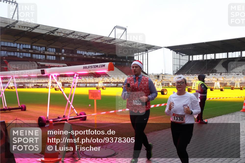 07.12.2025 - St. Pauli X-Mass-Run No. 15 Luisa Fischer http://msf.ph/oto/9378305 07.12.2025 10:29:32 Ziel 1, 130, 1330, 161, 165, 450, 1095, 1308, 1330, 1548, 1550, 1566, 1677, 1842, 2046, 2051, 2397, 2874, 3115, 3299, 3470, 3669, 3938, 3942, 4073, 4265, 4291, 4414, 4446, 4449, 4450, 4543, 4544 meine-sportfotos.de
