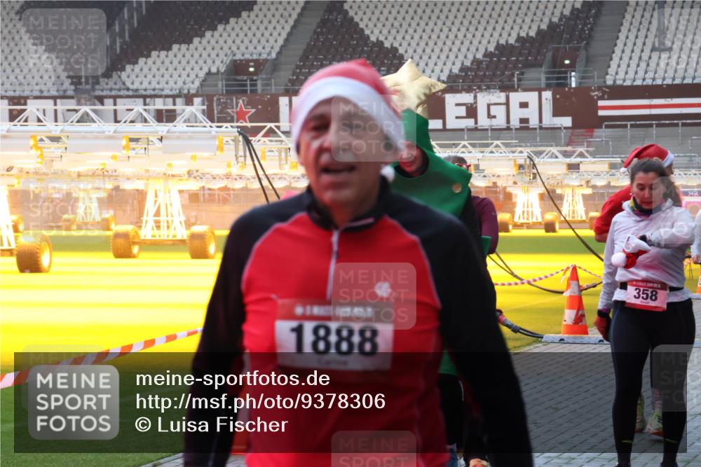 07.12.2025 - St. Pauli X-Mass-Run No. 15 Luisa Fischer http://msf.ph/oto/9378306 07.12.2025 10:04:12 Ziel 1888, 358, 185, 213, 214, 358, 399, 626, 628, 709, 940, 984, 1023, 1027, 1028, 1263, 1264, 1307, 1394, 1425, 1484, 1486, 1506, 1888, 1906, 2002, 2110, 2112, 2366, 2380, 2973, 2975, 3198, 3334, 3337, 3340, 3359, 3519, 3734, 4151, 4193, 4239, 4660, 4667, 4679, 4680 meine-sportfotos.de