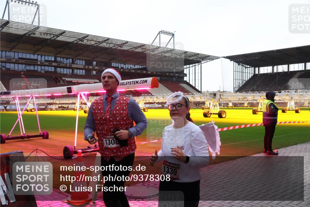 07.12.2025 - St. Pauli X-Mass-Run No. 15 Luisa Fischer http://msf.ph/oto/9378308 07.12.2025 10:29:33 Ziel 1308, 1330, 161, 165, 450, 458, 1095, 1308, 1330, 1373, 1548, 1550, 1566, 1677, 1842, 2001, 2046, 2051, 2397, 2874, 3115, 3299, 3470, 3669, 3938, 3942, 4073, 4265, 4291, 4414, 4446, 4449, 4450, 4543, 4544 meine-sportfotos.de
