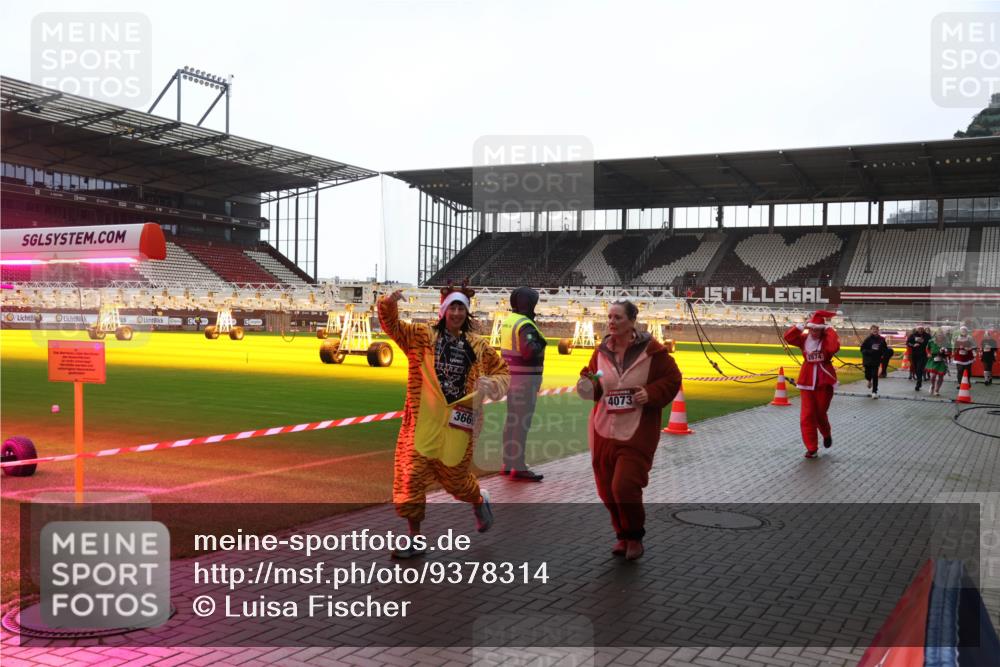 07.12.2025 - St. Pauli X-Mass-Run No. 15 Luisa Fischer http://msf.ph/oto/9378314 07.12.2025 10:29:34 Ziel 3669, 4073, 2874, 161, 165, 450, 458, 1095, 1308, 1330, 1373, 1548, 1550, 1566, 1677, 1842, 2001, 2046, 2051, 2397, 2874, 3115, 3299, 3470, 3669, 3938, 3942, 4007, 4073, 4264, 4265, 4266, 4291, 4414, 4446, 4449, 4450, 4543, 4544 meine-sportfotos.de