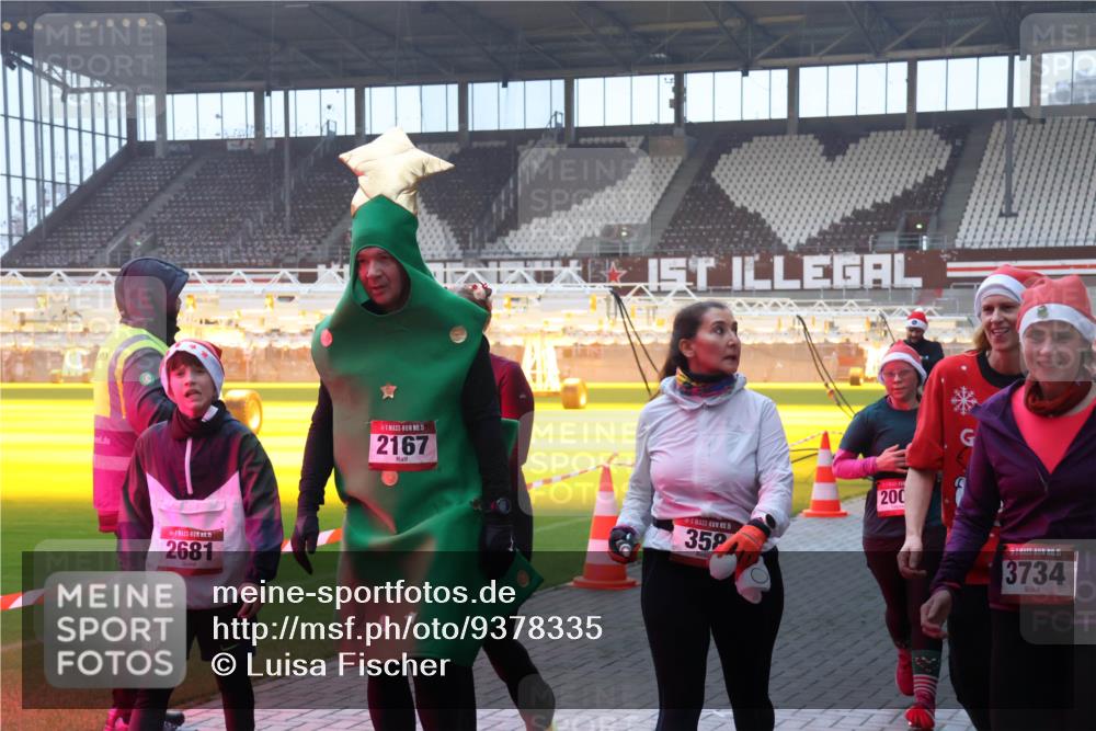 07.12.2025 - St. Pauli X-Mass-Run No. 15 Luisa Fischer http://msf.ph/oto/9378335 07.12.2025 10:04:17 Ziel 15, 2681, 15, 2167, 15, 358, 200, 15, 3734, 185, 213, 214, 358, 399, 626, 628, 709, 940, 984, 1023, 1027, 1028, 1263, 1264, 1307, 1394, 1425, 1484, 1486, 1506, 1888, 1906, 2002, 2110, 2112, 2366, 2380, 3198, 3334, 3337, 3340, 3359, 3519, 3734, 4151, 4193, 4239, 4660, 4667, 4679, 4680 meine-sportfotos.de
