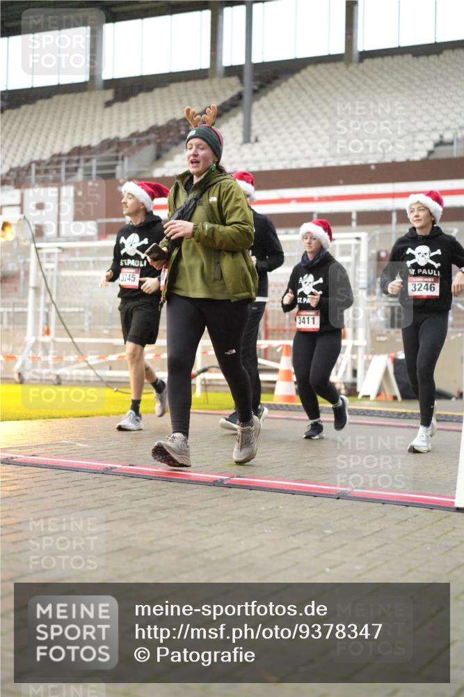 07.12.2025 - St. Pauli X-Mass-Run No. 15 Patografie http://msf.ph/oto/9378347 07.12.2025 10:09:52 Ziel 989, 1026, 1256, 1257, 1678, 2502, 2504, 2560, 3245, 3246, 3410, 3411 meine-sportfotos.de