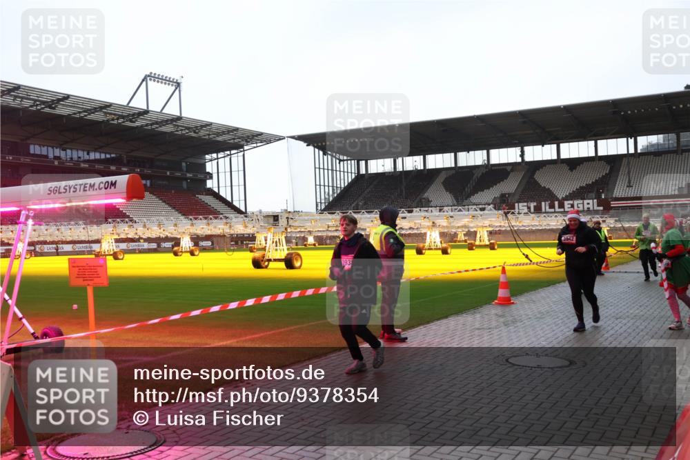 07.12.2025 - St. Pauli X-Mass-Run No. 15 Luisa Fischer http://msf.ph/oto/9378354 07.12.2025 10:29:41 Ziel 393, 3942, 161, 165, 450, 458, 1039, 1095, 1308, 1330, 1373, 1548, 1550, 1566, 1677, 1842, 2001, 2046, 2051, 2397, 2874, 3080, 3115, 3299, 3470, 3669, 3938, 3942, 4007, 4009, 4073, 4126, 4264, 4265, 4266, 4291, 4293, 4296, 4414, 4440, 4446, 4449, 4450, 4531, 4543, 4544, 4695 meine-sportfotos.de