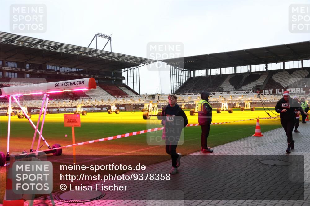 07.12.2025 - St. Pauli X-Mass-Run No. 15 Luisa Fischer http://msf.ph/oto/9378358 07.12.2025 10:29:41 Ziel 3938, 3942, 161, 165, 450, 458, 1039, 1095, 1308, 1330, 1373, 1548, 1550, 1566, 1677, 1842, 2001, 2046, 2051, 2397, 2874, 3080, 3115, 3299, 3470, 3669, 3938, 3942, 4007, 4009, 4073, 4126, 4264, 4265, 4266, 4291, 4293, 4296, 4414, 4440, 4446, 4449, 4450, 4531, 4543, 4544, 4695 meine-sportfotos.de