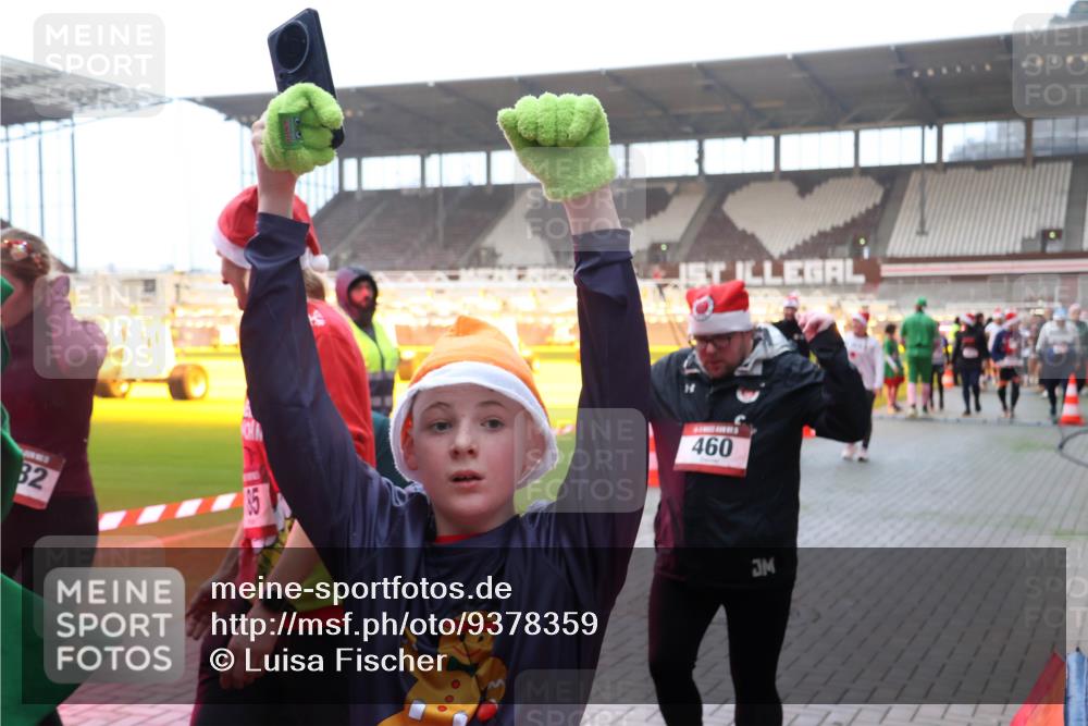 07.12.2025 - St. Pauli X-Mass-Run No. 15 Luisa Fischer http://msf.ph/oto/9378359 07.12.2025 10:04:20 Ziel 82, 460, 185, 213, 214, 358, 399, 626, 628, 709, 940, 984, 1023, 1027, 1028, 1263, 1264, 1307, 1394, 1425, 1484, 1486, 1506, 1888, 1906, 2002, 2110, 2112, 2366, 2380, 3198, 3334, 3337, 3340, 3359, 3519, 3734, 4151, 4193, 4239, 4660, 4667, 4679, 4680 meine-sportfotos.de