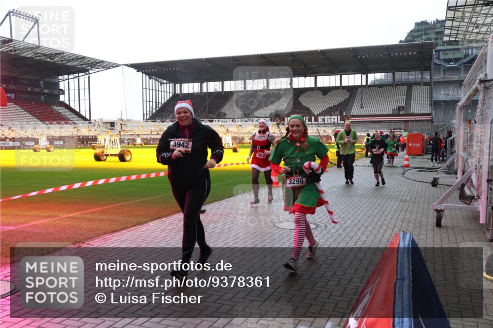 07.12.2025 - St. Pauli X-Mass-Run No. 15 Luisa Fischer http://msf.ph/oto/9378361 07.12.2025 10:29:44 Ziel 3942, 1677, 3299, 61, 161, 165, 450, 458, 1039, 1198, 1201, 1204, 1209, 1308, 1330, 1373, 1548, 1550, 1566, 1677, 1842, 2001, 2397, 2874, 3080, 3115, 3299, 3468, 3469, 3470, 3669, 3938, 3942, 4007, 4009, 4073, 4126, 4264, 4265, 4266, 4291, 4293, 4296, 4440, 4446, 4531, 4543, 4544, 4695 meine-sportfotos.de