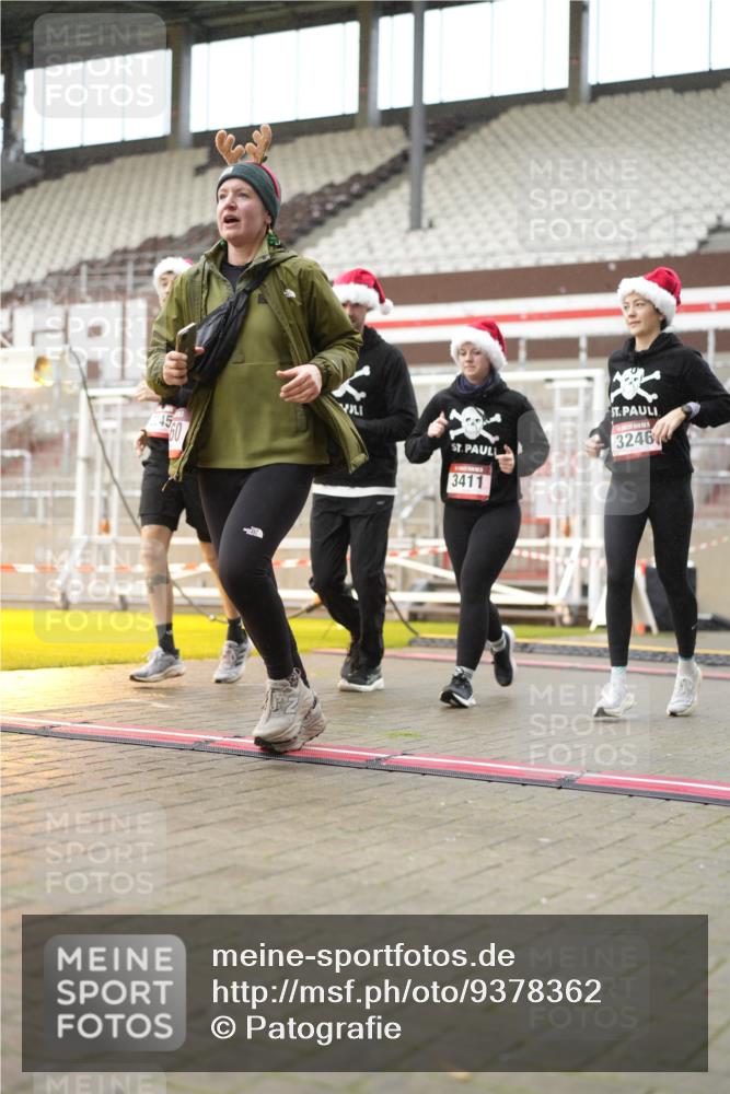 07.12.2025 - St. Pauli X-Mass-Run No. 15 Patografie http://msf.ph/oto/9378362 07.12.2025 10:09:52 Ziel 989, 1026, 1256, 1257, 1678, 2502, 2504, 2560, 3245, 3246, 3410, 3411 meine-sportfotos.de