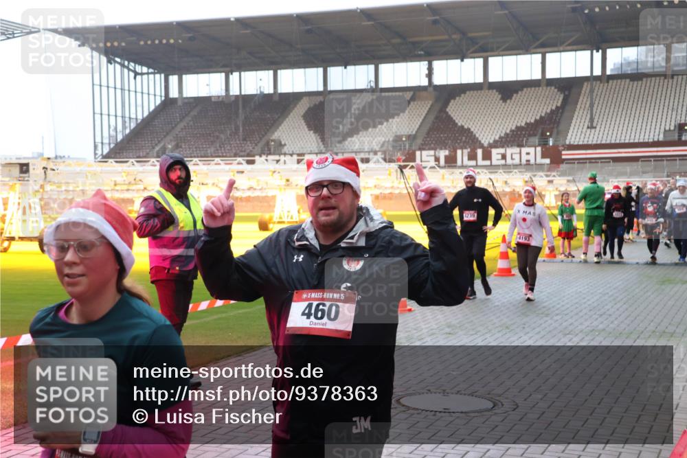07.12.2025 - St. Pauli X-Mass-Run No. 15 Luisa Fischer http://msf.ph/oto/9378363 07.12.2025 10:04:21 Ziel 15, 460, 4239, 4193, 185, 213, 214, 358, 399, 626, 628, 709, 940, 984, 1023, 1027, 1028, 1263, 1264, 1307, 1394, 1425, 1506, 1888, 1906, 2002, 2110, 2112, 2366, 2380, 3198, 3334, 3337, 3340, 3359, 3519, 3734, 4151, 4193, 4239, 4660, 4667, 4679, 4680 meine-sportfotos.de