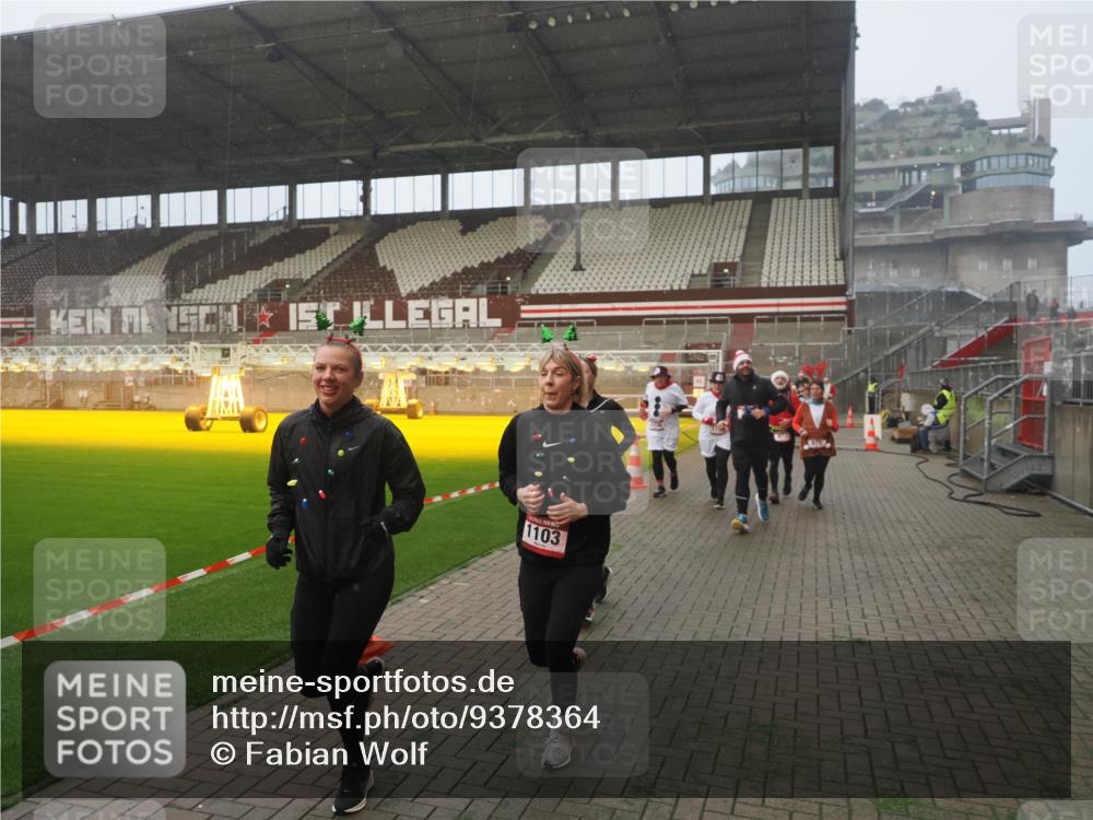 07.12.2025 - St. Pauli X-Mass-Run No. 15 Fabian Wolf http://msf.ph/oto/9378364 07.12.2025 10:06:56 Ziel 217, 366, 867, 972, 975, 1007, 1103, 1505, 1735, 1736, 2129, 3189, 3333, 4354, 4735, 4738 meine-sportfotos.de