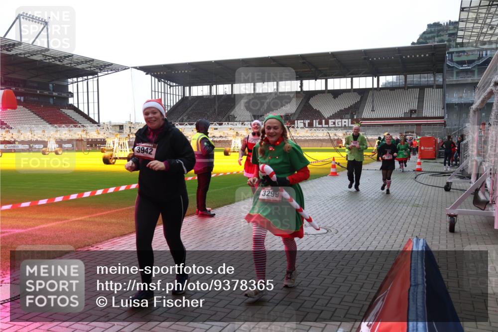 07.12.2025 - St. Pauli X-Mass-Run No. 15 Luisa Fischer http://msf.ph/oto/9378365 07.12.2025 10:29:44 Ziel 3942, 3299, 161, 161, 165, 450, 458, 1039, 1198, 1201, 1204, 1209, 1308, 1330, 1373, 1548, 1550, 1566, 1677, 1842, 2001, 2397, 2874, 3080, 3115, 3299, 3468, 3469, 3470, 3669, 3938, 3942, 4007, 4009, 4073, 4126, 4264, 4265, 4266, 4291, 4293, 4296, 4440, 4446, 4531, 4543, 4544, 4695 meine-sportfotos.de