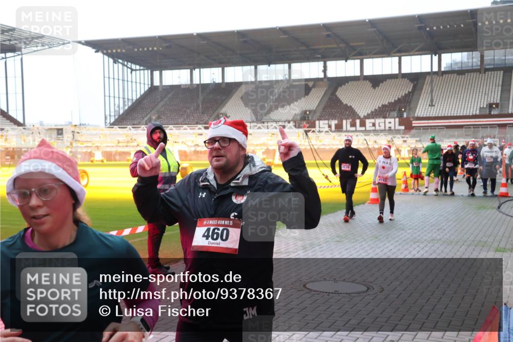 07.12.2025 - St. Pauli X-Mass-Run No. 15 Luisa Fischer http://msf.ph/oto/9378367 07.12.2025 10:04:21 Ziel 15, 460, 4239, 185, 213, 214, 358, 399, 626, 628, 709, 940, 984, 1023, 1027, 1028, 1263, 1264, 1307, 1394, 1425, 1506, 1888, 1906, 2002, 2110, 2112, 2366, 2380, 3198, 3334, 3337, 3340, 3359, 3519, 3734, 4151, 4193, 4239, 4660, 4667, 4679, 4680 meine-sportfotos.de