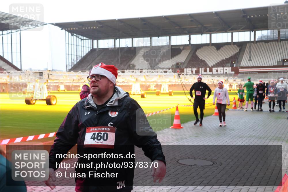 07.12.2025 - St. Pauli X-Mass-Run No. 15 Luisa Fischer http://msf.ph/oto/9378370 07.12.2025 10:04:21 Ziel 15, 460, 1239, 185, 213, 214, 358, 399, 626, 628, 709, 940, 984, 1023, 1027, 1028, 1263, 1264, 1307, 1394, 1425, 1506, 1888, 1906, 2002, 2110, 2112, 2366, 2380, 3198, 3334, 3337, 3340, 3359, 3519, 3734, 4151, 4193, 4239, 4660, 4667, 4679, 4680 meine-sportfotos.de