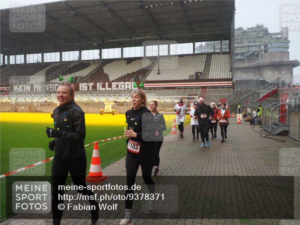 07.12.2025 - St. Pauli X-Mass-Run No. 15 Fabian Wolf http://msf.ph/oto/9378371 07.12.2025 10:06:56 Ziel 217, 366, 867, 972, 975, 1007, 1103, 1505, 1735, 1736, 2129, 3189, 3333, 4354, 4735, 4738 meine-sportfotos.de