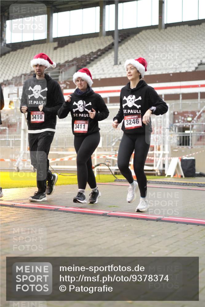 07.12.2025 - St. Pauli X-Mass-Run No. 15 Patografie http://msf.ph/oto/9378374 07.12.2025 10:09:53 Ziel 989, 1026, 1256, 1257, 1678, 2502, 2504, 2560, 3245, 3246, 3410, 3411 meine-sportfotos.de