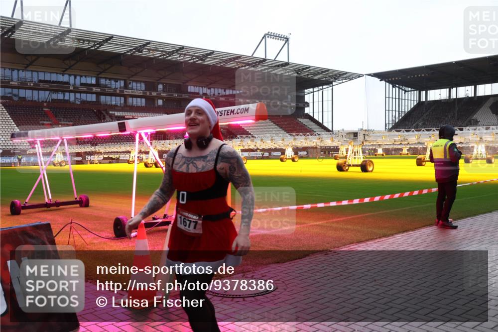 07.12.2025 - St. Pauli X-Mass-Run No. 15 Luisa Fischer http://msf.ph/oto/9378386 07.12.2025 10:29:47 Ziel 1677, 161, 165, 450, 458, 1039, 1198, 1201, 1204, 1209, 1308, 1330, 1373, 1548, 1550, 1677, 1842, 2001, 2874, 3080, 3115, 3299, 3468, 3469, 3470, 3669, 3938, 3942, 4007, 4009, 4073, 4126, 4264, 4265, 4266, 4291, 4293, 4296, 4440, 4472, 4476, 4531, 4695 meine-sportfotos.de