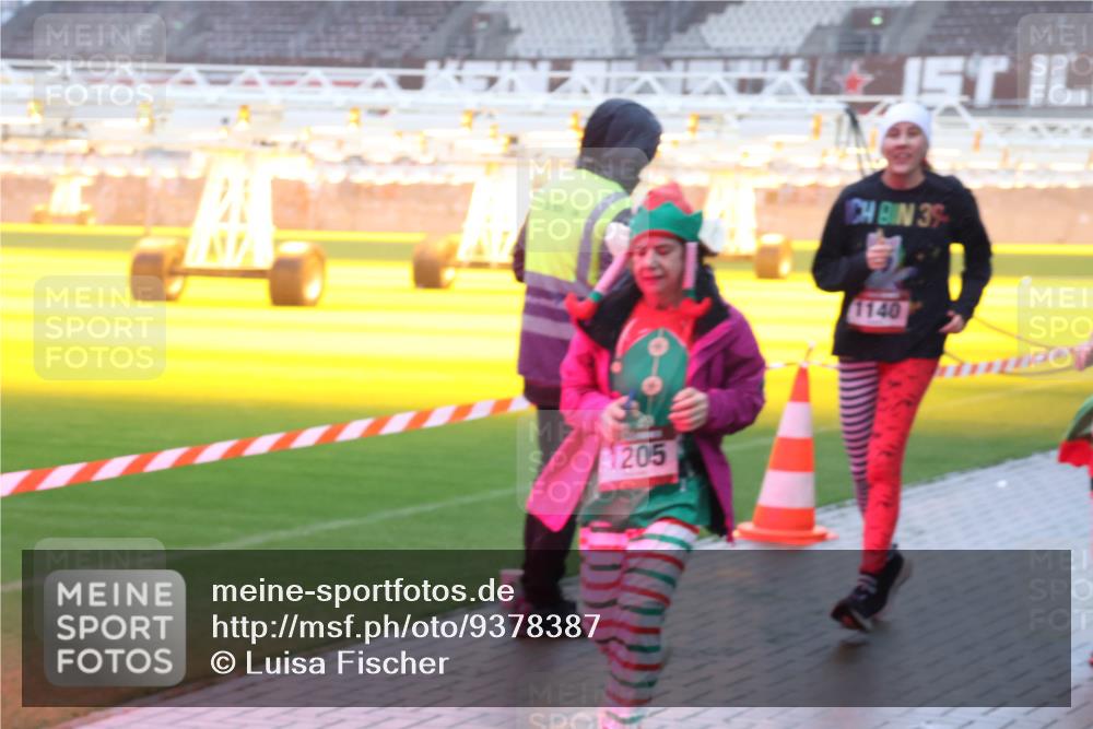 07.12.2025 - St. Pauli X-Mass-Run No. 15 Luisa Fischer http://msf.ph/oto/9378387 07.12.2025 11:09:40 Ziel 1205, 39, 1140, 44, 51, 59, 66, 266, 330, 335, 338, 341, 495, 496, 558, 619, 971, 1084, 1110, 1136, 1138, 1140, 1205, 1211, 1260, 1463, 1477, 1502, 1511, 1574, 1641, 1851, 1870, 1945, 1974, 2042, 2070, 2879, 2898, 3151, 4190, 4191 meine-sportfotos.de