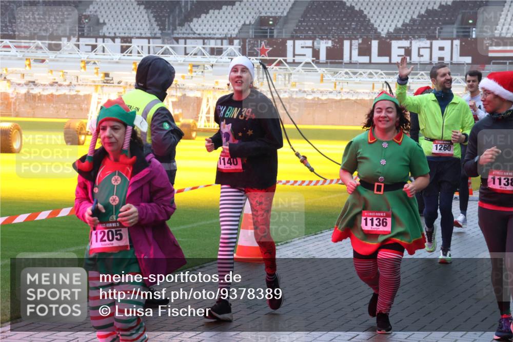 07.12.2025 - St. Pauli X-Mass-Run No. 15 Luisa Fischer http://msf.ph/oto/9378389 07.12.2025 11:09:40 Ziel 39, 15, 1205, 1140, 15, 1136, 1260, 1138, 44, 51, 59, 66, 266, 330, 335, 338, 341, 495, 496, 558, 619, 971, 1084, 1110, 1136, 1138, 1140, 1205, 1211, 1260, 1463, 1477, 1502, 1511, 1574, 1641, 1851, 1870, 1945, 1974, 2042, 2070, 2879, 2898, 3151, 4190, 4191 meine-sportfotos.de