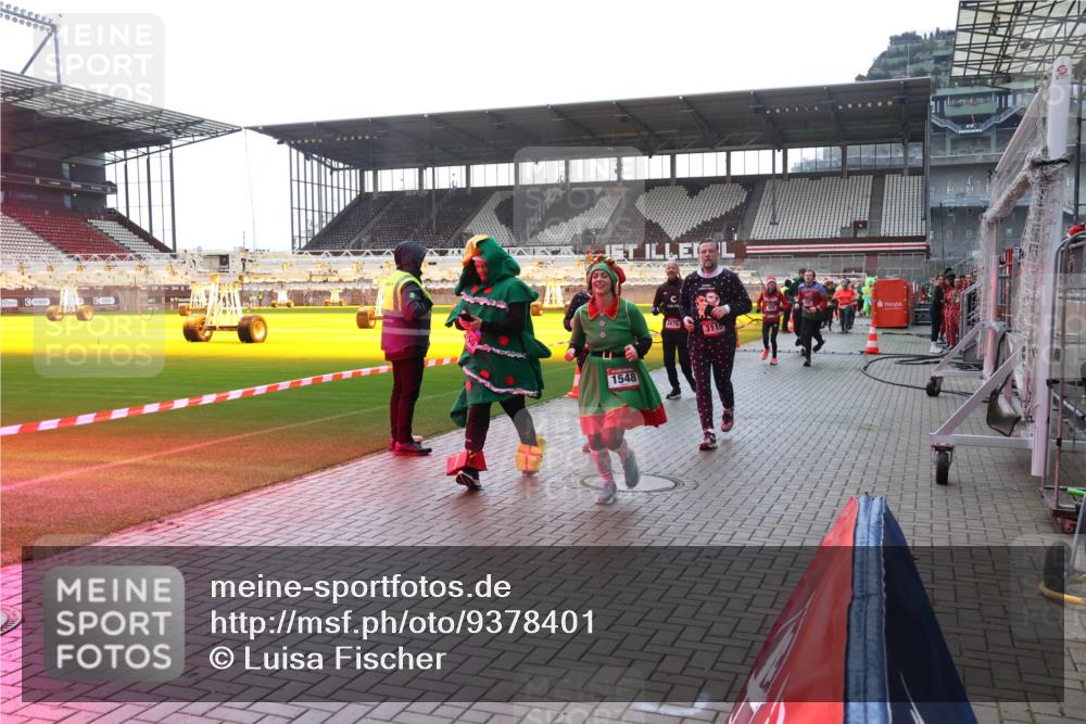07.12.2025 - St. Pauli X-Mass-Run No. 15 Luisa Fischer http://msf.ph/oto/9378401 07.12.2025 10:29:51 Ziel 1548, 3470, 3115, 161, 165, 450, 458, 1039, 1198, 1201, 1204, 1209, 1373, 1548, 1550, 1669, 1677, 1842, 2001, 2874, 2878, 3080, 3115, 3299, 3468, 3469, 3470, 3494, 3497, 3516, 3517, 3669, 3938, 3942, 4007, 4009, 4073, 4126, 4264, 4266, 4293, 4296, 4440, 4472, 4476, 4531, 4695 meine-sportfotos.de