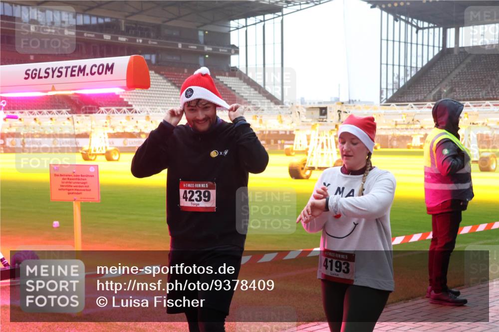 07.12.2025 - St. Pauli X-Mass-Run No. 15 Luisa Fischer http://msf.ph/oto/9378409 07.12.2025 10:04:31 Ziel 15, 4239, 15, 4193, 113, 185, 213, 214, 399, 626, 628, 709, 1027, 1028, 1263, 1264, 1291, 1302, 1307, 1394, 1425, 1506, 1712, 1738, 1906, 2002, 2110, 2112, 2366, 2380, 2454, 3188, 3198, 3337, 3340, 3359, 3519, 3734, 4151, 4667, 4673, 4679 meine-sportfotos.de