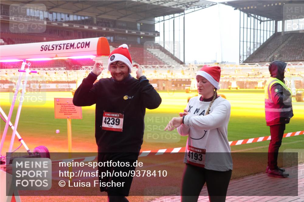 07.12.2025 - St. Pauli X-Mass-Run No. 15 Luisa Fischer http://msf.ph/oto/9378410 07.12.2025 10:04:31 Ziel 4, 15, 4239, 15, 4193, 113, 185, 213, 214, 399, 626, 628, 709, 1027, 1028, 1263, 1264, 1291, 1302, 1307, 1394, 1425, 1506, 1712, 1738, 1906, 2002, 2110, 2112, 2366, 2380, 2454, 3188, 3198, 3337, 3340, 3359, 3519, 3734, 4151, 4667, 4673, 4679 meine-sportfotos.de