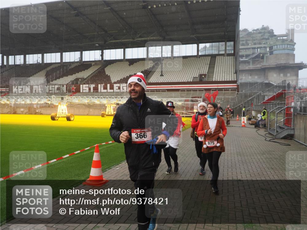 07.12.2025 - St. Pauli X-Mass-Run No. 15 Fabian Wolf http://msf.ph/oto/9378421 07.12.2025 10:06:58 Ziel 217, 366, 421, 792, 867, 972, 975, 1007, 1103, 1505, 1572, 1735, 1736, 2129, 3189, 4354, 4735, 4738 meine-sportfotos.de