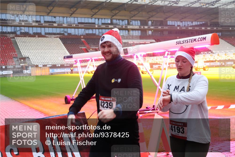 07.12.2025 - St. Pauli X-Mass-Run No. 15 Luisa Fischer http://msf.ph/oto/9378425 07.12.2025 10:04:33 Ziel 15, 4239, 15, 4193, 113, 185, 213, 399, 626, 628, 709, 1027, 1028, 1291, 1302, 1307, 1394, 1425, 1712, 1738, 1906, 2002, 2110, 2112, 2366, 2380, 2454, 3188, 3198, 3337, 3340, 3359, 3519, 3734, 4151, 4673 meine-sportfotos.de
