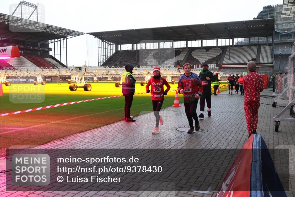 07.12.2025 - St. Pauli X-Mass-Run No. 15 Luisa Fischer http://msf.ph/oto/9378430 07.12.2025 10:29:56 Ziel 458, 450, 4695, 1, 10, 161, 165, 423, 426, 450, 458, 1039, 1090, 1091, 1198, 1201, 1204, 1209, 1373, 1548, 1550, 1669, 1677, 1842, 2001, 2874, 2878, 3080, 3115, 3299, 3468, 3469, 3470, 3494, 3497, 3516, 3517, 3938, 3942, 4007, 4009, 4126, 4264, 4266, 4293, 4296, 4440, 4472, 4476, 4531, 4695 meine-sportfotos.de