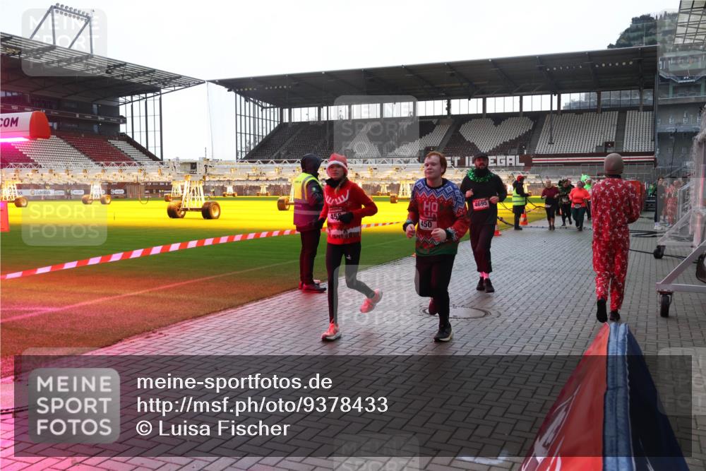 07.12.2025 - St. Pauli X-Mass-Run No. 15 Luisa Fischer http://msf.ph/oto/9378433 07.12.2025 10:29:56 Ziel 45, 4695, 450, 10, 161, 165, 423, 426, 450, 458, 1039, 1090, 1091, 1198, 1201, 1204, 1209, 1373, 1548, 1550, 1669, 1677, 1842, 2001, 2874, 2878, 3080, 3115, 3299, 3468, 3469, 3470, 3494, 3497, 3516, 3517, 3938, 3942, 4007, 4009, 4126, 4264, 4266, 4293, 4296, 4440, 4472, 4476, 4531, 4695 meine-sportfotos.de