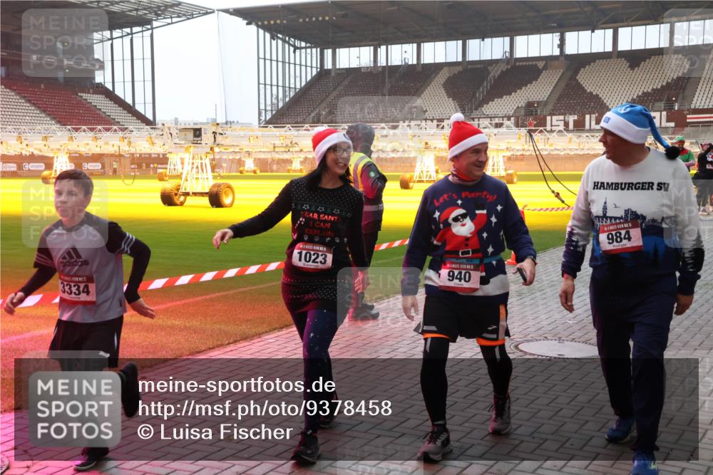 07.12.2025 - St. Pauli X-Mass-Run No. 15 Luisa Fischer http://msf.ph/oto/9378458 07.12.2025 10:04:37 Ziel 3334, 4444, 15, 1023, 5, 940, 984, 113, 185, 399, 626, 628, 709, 1027, 1028, 1291, 1302, 1307, 1394, 1425, 1522, 1712, 1738, 1871, 1906, 2110, 2112, 2366, 2454, 3188, 3198, 3337, 3340, 3359, 3519, 3734, 4151, 4673 meine-sportfotos.de