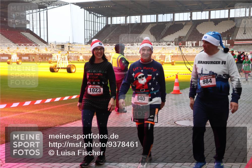 07.12.2025 - St. Pauli X-Mass-Run No. 15 Luisa Fischer http://msf.ph/oto/9378461 07.12.2025 10:04:37 Ziel 1, 15, 1023, 4, 15, 984, 15, 940, 113, 185, 399, 626, 628, 709, 1027, 1028, 1291, 1302, 1307, 1394, 1425, 1522, 1712, 1738, 1871, 1906, 2110, 2112, 2366, 2454, 3188, 3198, 3337, 3340, 3359, 3519, 3734, 4151, 4673 meine-sportfotos.de