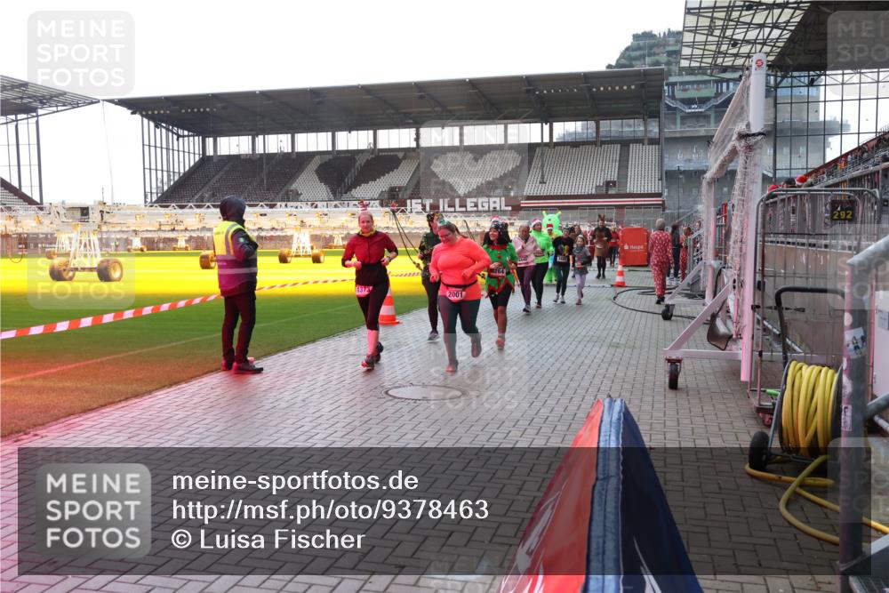07.12.2025 - St. Pauli X-Mass-Run No. 15 Luisa Fischer http://msf.ph/oto/9378463 07.12.2025 10:30:02 Ziel 1373, 2001, 264, 10, 423, 426, 450, 458, 1039, 1090, 1091, 1198, 1201, 1204, 1209, 1373, 1548, 1550, 1669, 1677, 1842, 2001, 2878, 3080, 3115, 3299, 3468, 3469, 3470, 3494, 3497, 3516, 3517, 3938, 3942, 4007, 4009, 4126, 4264, 4266, 4293, 4296, 4440, 4472, 4476, 4531, 4533, 4534, 4546, 4695 meine-sportfotos.de