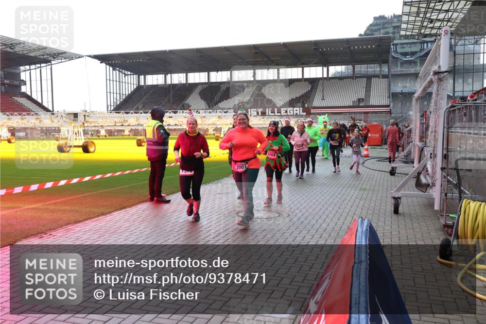 07.12.2025 - St. Pauli X-Mass-Run No. 15 Luisa Fischer http://msf.ph/oto/9378471 07.12.2025 10:30:03 Ziel 1575, 2001, 4264, 4440, 346, 10, 423, 426, 450, 458, 1039, 1090, 1091, 1198, 1201, 1204, 1209, 1373, 1548, 1550, 1669, 1677, 1842, 2001, 2878, 3080, 3115, 3299, 3468, 3469, 3470, 3494, 3497, 3516, 3517, 3938, 3942, 4007, 4009, 4126, 4264, 4266, 4293, 4296, 4440, 4472, 4476, 4531, 4533, 4534, 4546, 4695 meine-sportfotos.de