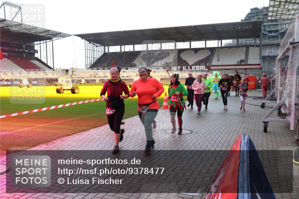 07.12.2025 - St. Pauli X-Mass-Run No. 15 Luisa Fischer http://msf.ph/oto/9378477 07.12.2025 10:30:04 Ziel 1373, 2001, 4264, 3469, 3468, 10, 423, 426, 450, 458, 1039, 1090, 1091, 1198, 1201, 1204, 1209, 1373, 1548, 1550, 1669, 1677, 1842, 2001, 2878, 3080, 3115, 3299, 3468, 3469, 3470, 3494, 3497, 3516, 3517, 3938, 3942, 4007, 4009, 4126, 4264, 4266, 4293, 4296, 4440, 4472, 4476, 4531, 4533, 4534, 4546, 4695 meine-sportfotos.de