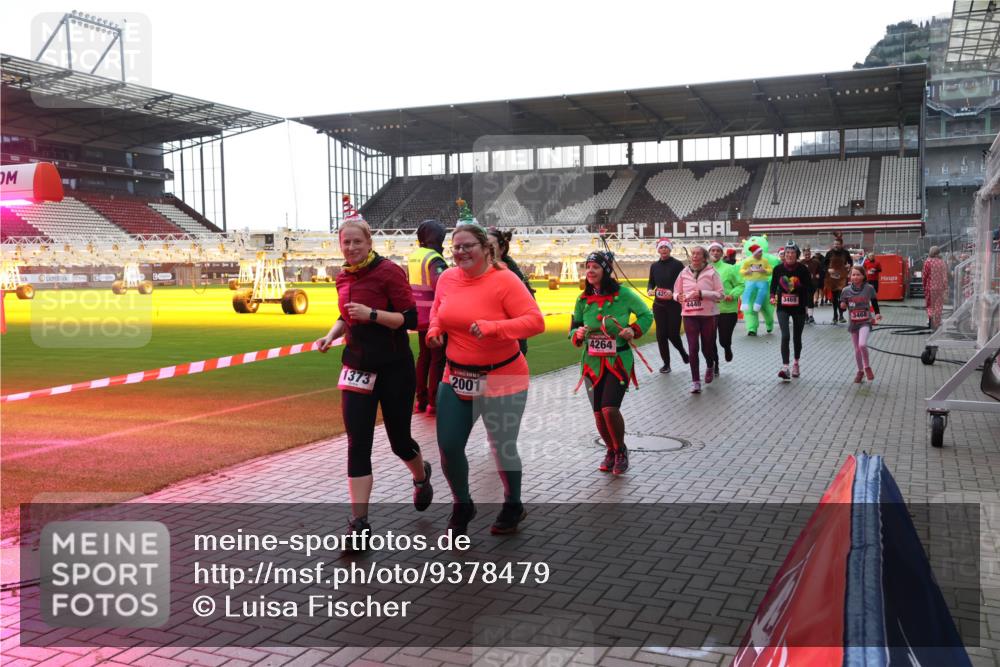 07.12.2025 - St. Pauli X-Mass-Run No. 15 Luisa Fischer http://msf.ph/oto/9378479 07.12.2025 10:30:04 Ziel 1373, 2001, 4264, 42, 4440, 3469, 3468, 10, 423, 426, 450, 458, 1039, 1090, 1091, 1198, 1201, 1204, 1209, 1373, 1548, 1550, 1669, 1677, 1842, 2001, 2878, 3080, 3115, 3299, 3468, 3469, 3470, 3494, 3497, 3516, 3517, 3938, 3942, 4007, 4009, 4126, 4264, 4266, 4293, 4296, 4440, 4472, 4476, 4531, 4533, 4534, 4546, 4695 meine-sportfotos.de