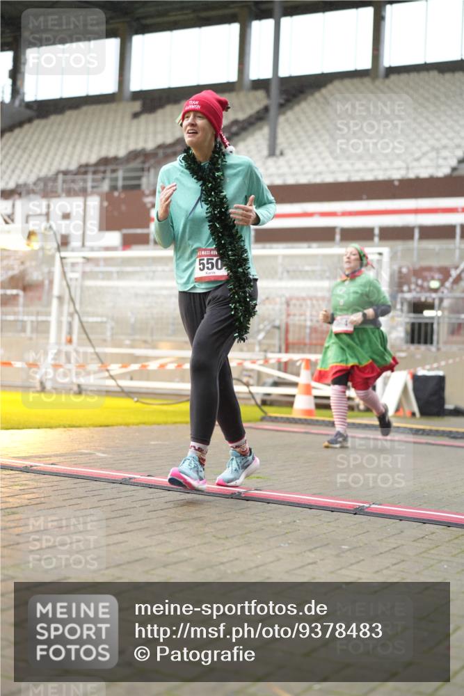 07.12.2025 - St. Pauli X-Mass-Run No. 15 Patografie http://msf.ph/oto/9378483 07.12.2025 10:10:26 Ziel 550, 964, 1571, 2083, 2087 meine-sportfotos.de