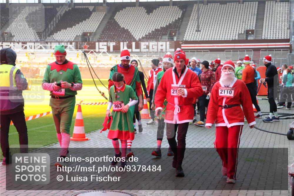 07.12.2025 - St. Pauli X-Mass-Run No. 15 Luisa Fischer http://msf.ph/oto/9378484 07.12.2025 10:04:49 Ziel 505, 963, 21, 2112, 680, 2110, 113, 626, 628, 709, 713, 1027, 1028, 1291, 1302, 1522, 1701, 1712, 1738, 1871, 1906, 2110, 2112, 2454, 2569, 2570, 3188, 3198, 3340, 3359, 3477, 3519, 3894, 3911, 4673 meine-sportfotos.de