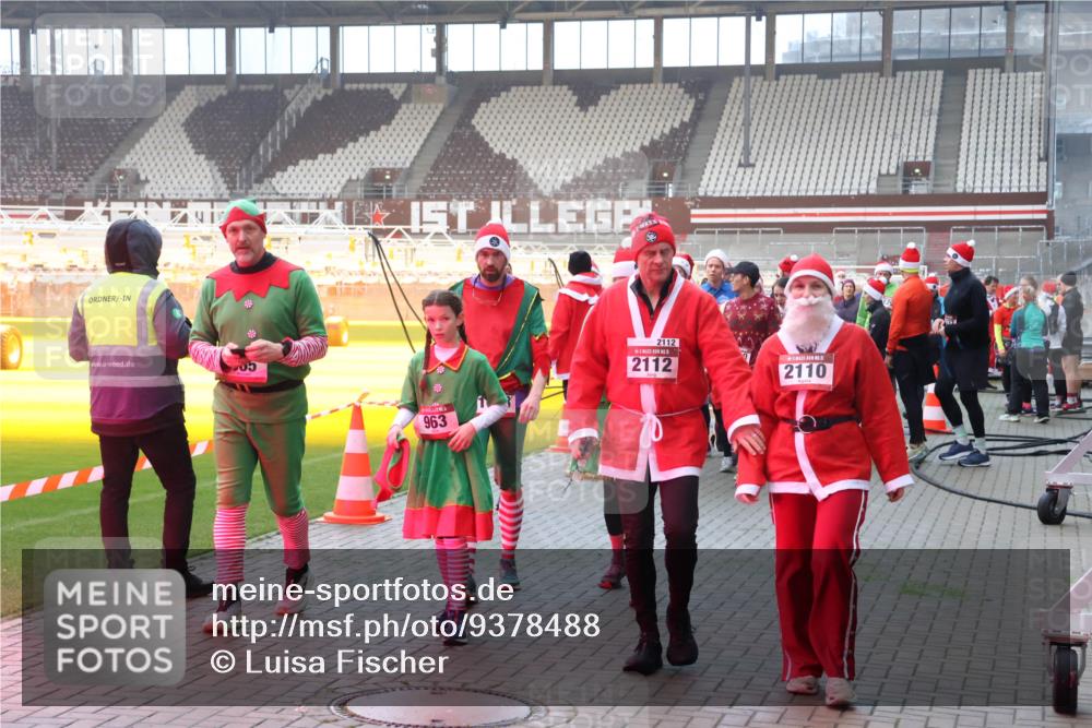 07.12.2025 - St. Pauli X-Mass-Run No. 15 Luisa Fischer http://msf.ph/oto/9378488 07.12.2025 10:04:50 Ziel 963, 2112, 2112, 2110, 113, 626, 628, 709, 713, 1027, 1028, 1291, 1302, 1522, 1701, 1712, 1738, 1871, 1906, 2110, 2112, 2454, 2569, 2570, 3188, 3198, 3340, 3359, 3477, 3894, 3911, 4080, 4553, 4557, 4673 meine-sportfotos.de